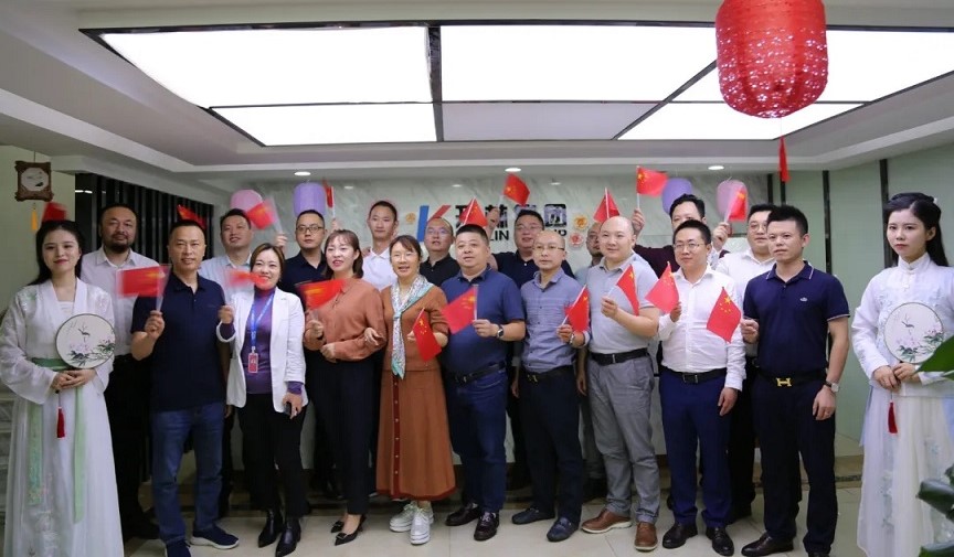 中秋遇國(guó)慶丨開(kāi)林集團(tuán)祝您月圓人更圓，幸福合家歡！